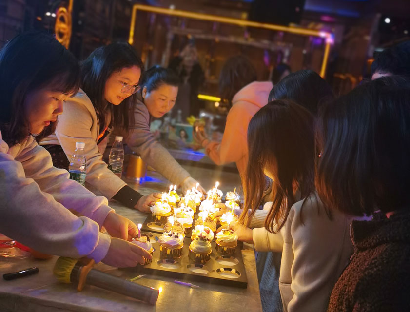 HIGH唱KTV！——华体会平台防雷第一期员工生日会