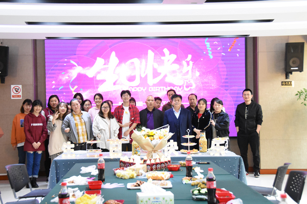 “感恩有你，携手同行”！华体会平台举办2022年一季度员工集体生日会