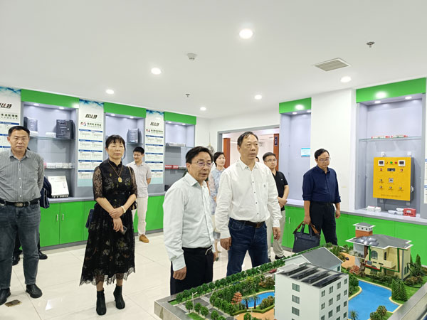 湖南省政协副主席、民建湖南省委会主委赖明勇莅临华体会平台走访调研